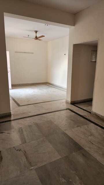 Room in 3 BHK Apartment at Prerna Apartment, Sector 56 – for Rent