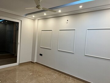 Room in 3 BHK Builder Floor at Sector 43 – for Rent