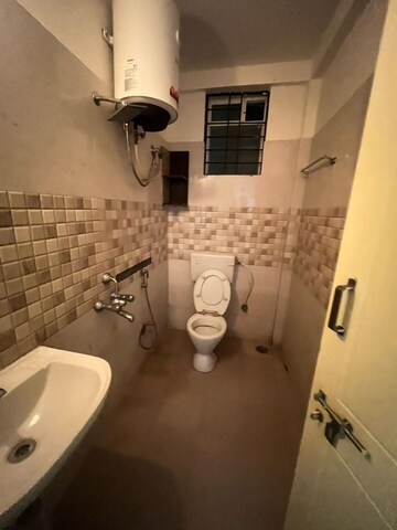 Team Area in 2 BHK Apartment at Halasuru – for Rent