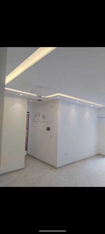 Room in 2 BHK Apartment at Omkar Signet, Malad East – for Rent