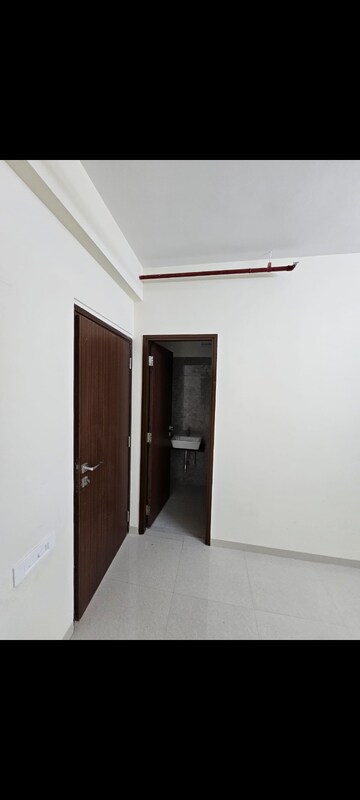 Room in 2 BHK Apartment at Omkar Signet, Malad East – for Rent