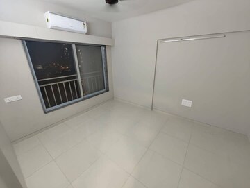 Room in 2 BHK Apartment at Riddhi Garden, Malad East – for Rent