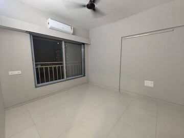 Room in 2 BHK Apartment at Riddhi Garden, Malad East – for Rent