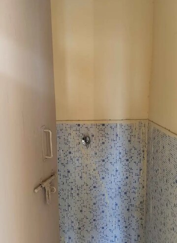 Room in 2 BHK Villa at Aliganj – for Rent