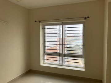 Room in 2 BHK Apartment at Kolte Patil Raaga, Hennur Road – for Rent