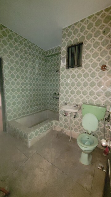Attached Bathroom in 2 BHK Builder Floor at Dilshad Colony – for Sale