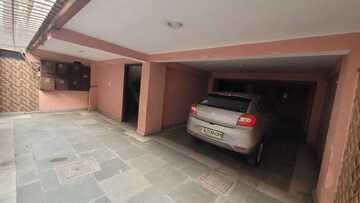 Parking in 3.5 BHK Builder Floor at Dilshad Colony – for Sale