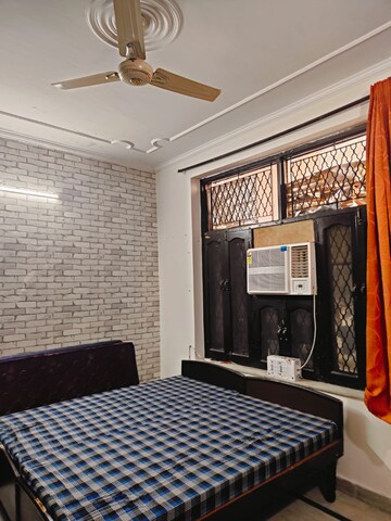 Bedroom in 1 BHK Builder Floor at Sector 40 – for Rent