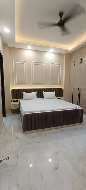 Bedroom in 1 BHK Builder Floor at Sector 43 – for Rent