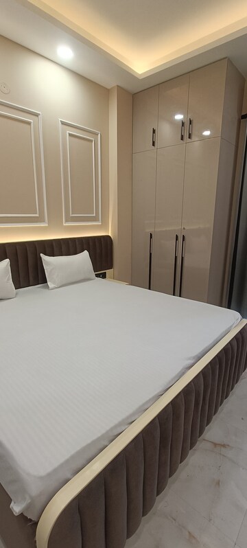 Room in 1 BHK Builder Floor at Sector 43 – for Rent