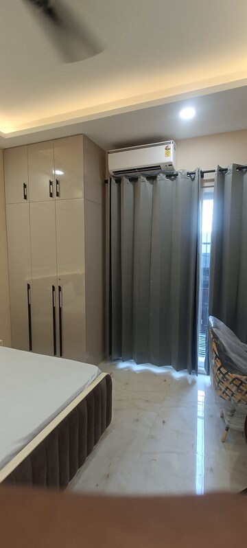 Room in 1 BHK Builder Floor at Sector 43 – for Rent