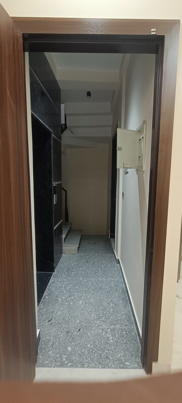 Building Lobby in 1 BHK Builder Floor at Sector 43 – for Rent
