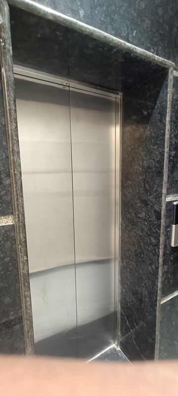 Building Lobby in 1 BHK Builder Floor at Sector 43 – for Rent