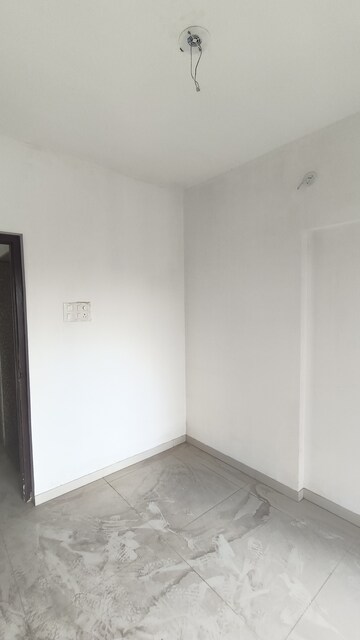 Room in 1 BHK Apartment at Avant Hillway, Goregaon East – for Rent