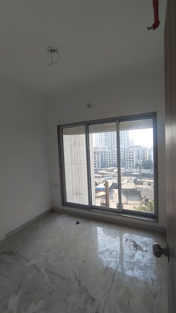 Room in 1 BHK Apartment at Avant Hillway, Goregaon East – for Rent