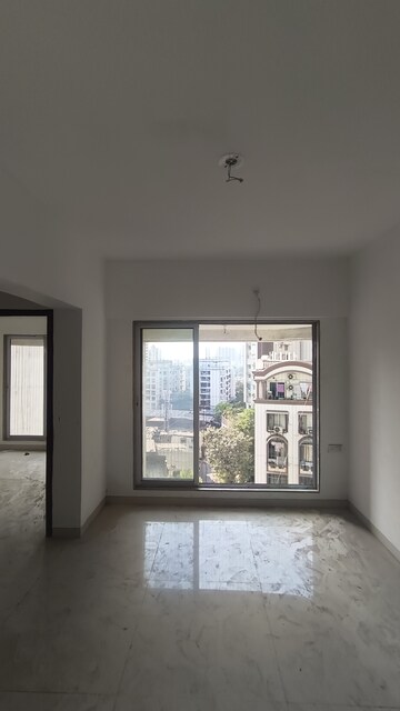 Room in 1 BHK Apartment at Avant Hillway, Goregaon East – for Rent