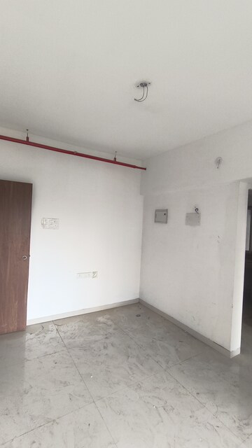 Room in 1 BHK Apartment at Avant Hillway, Goregaon East – for Rent