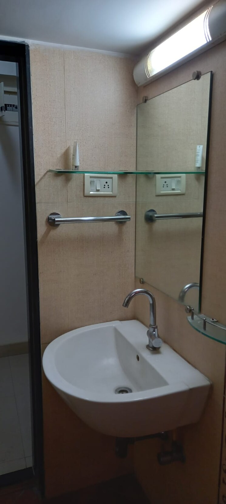 Bathroom, andheri east Pg For Boys In Andheri East 7924203