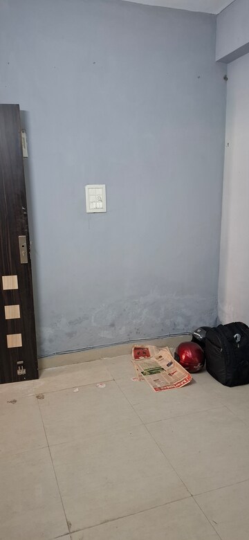 Parking in 1 BHK Apartment at Sector 10 Greater Noida – for Rent