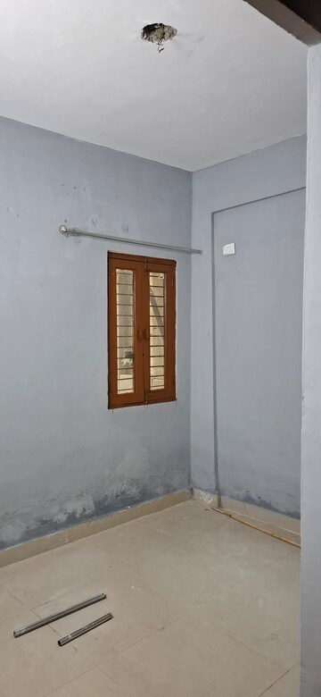 Furnished Amenities in 1 BHK Apartment at Sector 10 Greater Noida – for Rent