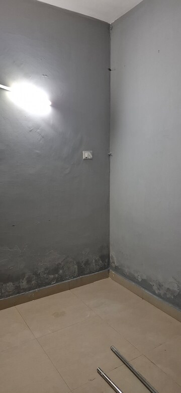 Room in 1 BHK Apartment at Sector 10 Greater Noida – for Rent