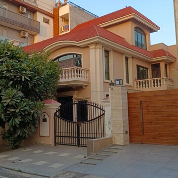 6 BHK Villa – Exterior View View at Eros Rosewood Villas, Rosewood City - for Sale