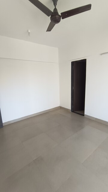 Room in 1 BHK Apartment at Conwood Astoria, Goregaon East – for Rent
