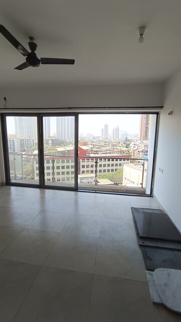 Room in 1 BHK Apartment at Conwood Astoria, Goregaon East – for Rent