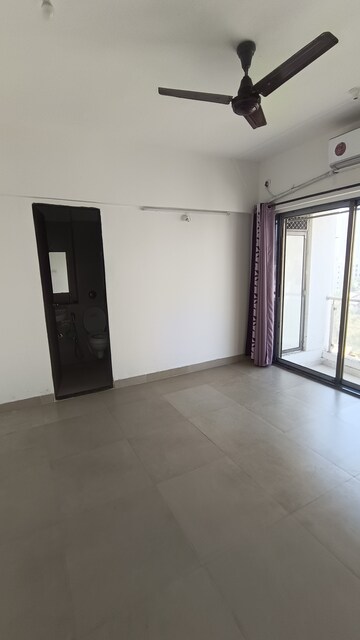 Room in 1 BHK Apartment at Conwood Astoria, Goregaon East – for Rent