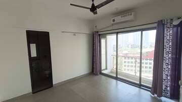 Room in 1 BHK Apartment at Conwood Astoria, Goregaon East – for Rent