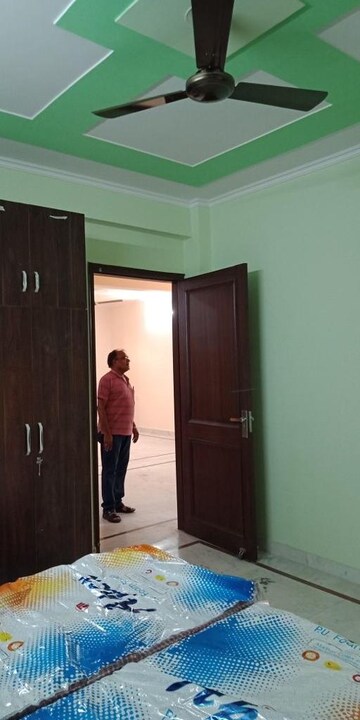 Furnished Amenities in 2 BHK Builder Floor at DLF City Phase III, Sector 24 – for Rent