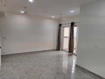 Room in 3 BHK Apartment at AIG Park Avenue, Sector 4, Greater Noida – for Sale