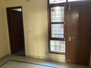 Room in 2 BHK Builder Floor at AS Tower, Sector 45 – for Rent