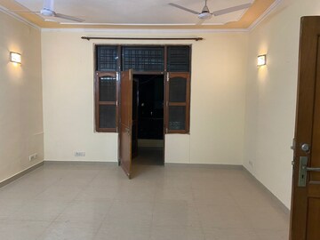 Room in 2 BHK Builder Floor at AS Tower, Sector 45 – for Rent