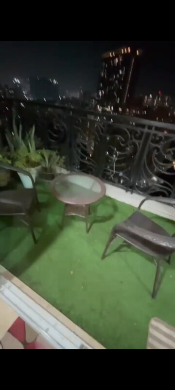 Master Bedroom in 4 BHK Apartment at Hiranandani Meadows, Manpada – for Sale