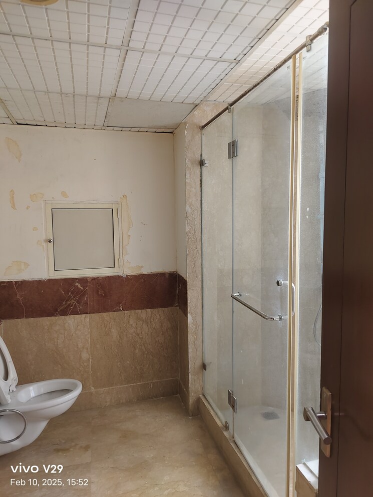 Bathroom, abhinandan-cghs 4 Bedroom 2450 Sq.Ft. Apartment In Sector 51 Gurgaon 8186937