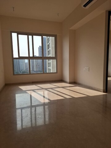 Room in 2 BHK Apartment at Piramal Vaikunth, Balkum Pada – for Rent