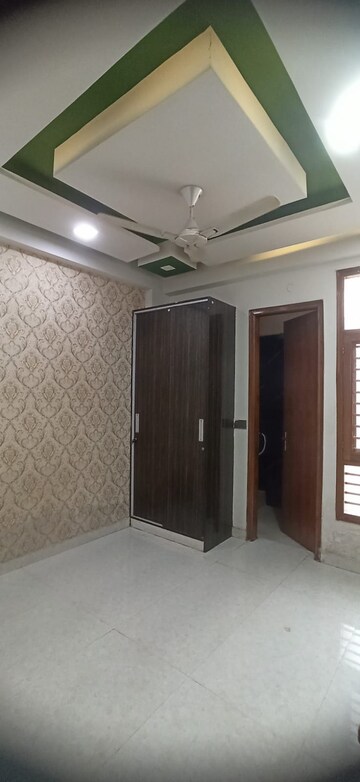 Room in 2 BHK Builder Floor at Niti Khand – for Rent