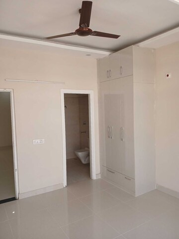 Room in 3 BHK Apartment at Jamuna Enclave, Ambala Highway – for Rent