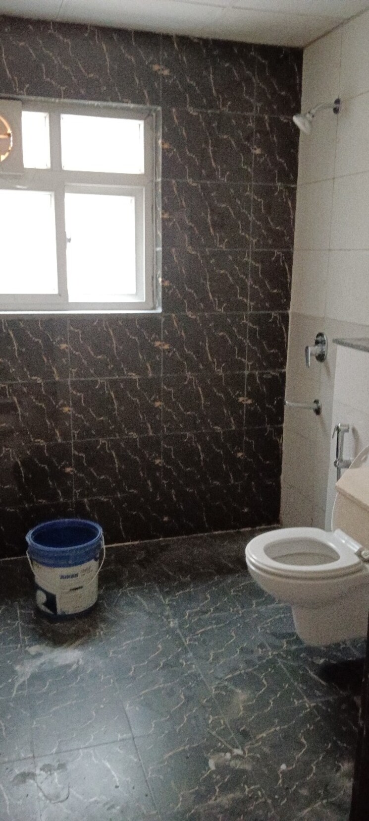 Bathroom, sector 5 dwarka 3 Bedroom 1500 Sq.Ft. Apartment In Sector 5, Dwarka Delhi 8187054