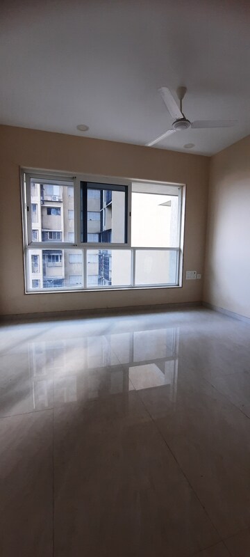Room in 2 BHK Apartment at Lokhandwala Complex, Andheri West – for Sale
