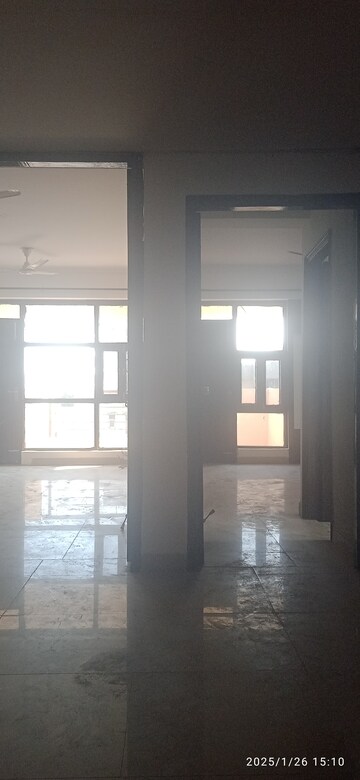 Room in 4 BHK Apartment at Urja Towers, Sector 47 – for Rent