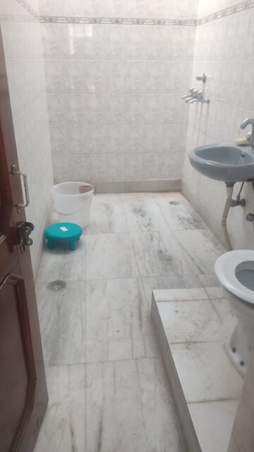 Bathroom in 3.5 BHK Builder Floor at Sector 9 Panchkula – for Rent