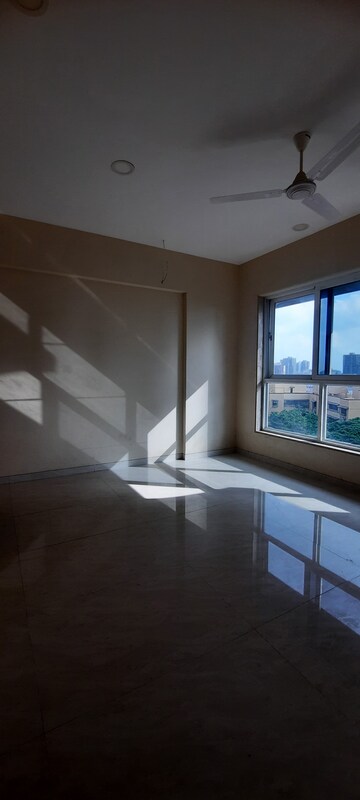 Room in 2 BHK Apartment at Lokhandwala Complex, Andheri West – for Sale