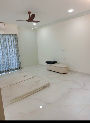Room in 4 BHK Apartment at Sector 107 – for Rent