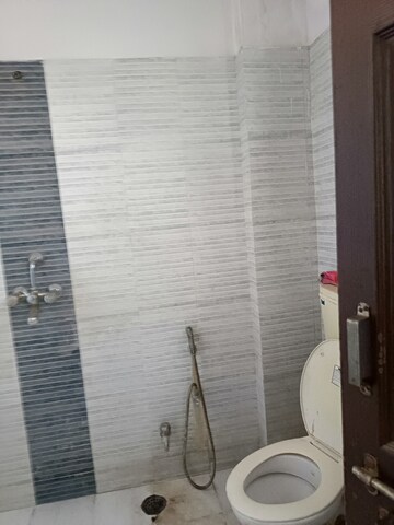 Bathroom in 3 BHK Builder Floor at Gopalpura By Pass – for Rent