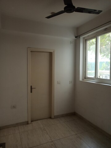 Room in 2 BHK Apartment at Ajnara Ambrosia, Sector 118 – for Rent