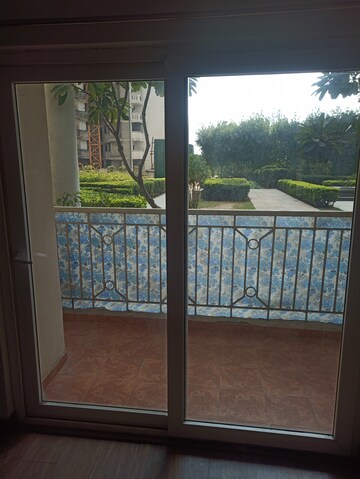 Room in 2 BHK Apartment at Ajnara Ambrosia, Sector 118 – for Rent
