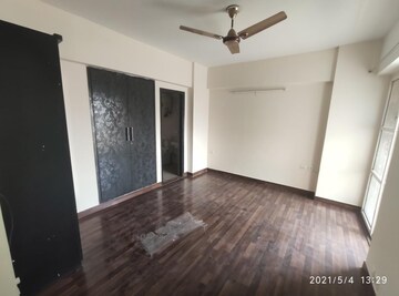 Room in 2 BHK Apartment at Sethi Max Royale, Sector 76 – for Rent