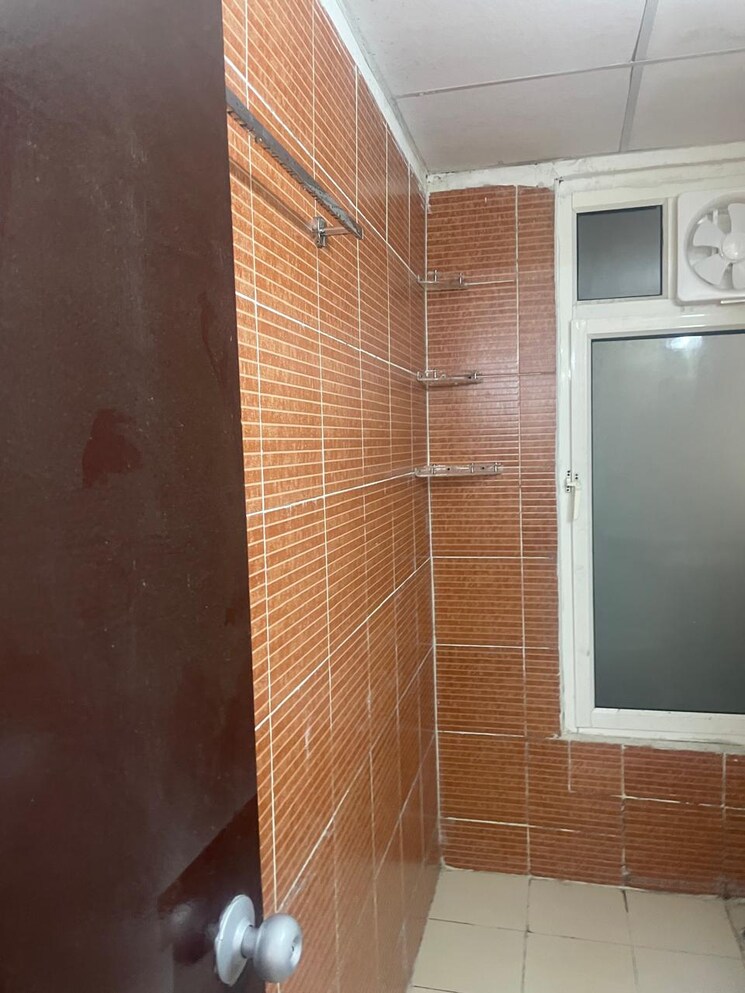 Bathroom, mahagun-mywoods-ii 2.5 Bedroom 900 Sq.Ft. Apartment In Sector 16c Greater Noida Greater Noida 8187197